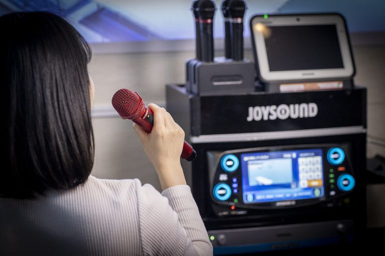 【デジタル音声広告事例】声優を起用した音声広告で音楽好き＆アニメファンにリーチ。JOYSOUNDの認知拡大・イメージアップをねらう音声施策